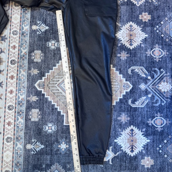 Spanx Faux Leather High Rise Pull-On Jogger Pants Black Womens Size M 29” Inseam - Picture 15 of 16